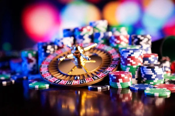 idrbet live-dealer studio with professional Sic Bo dealer